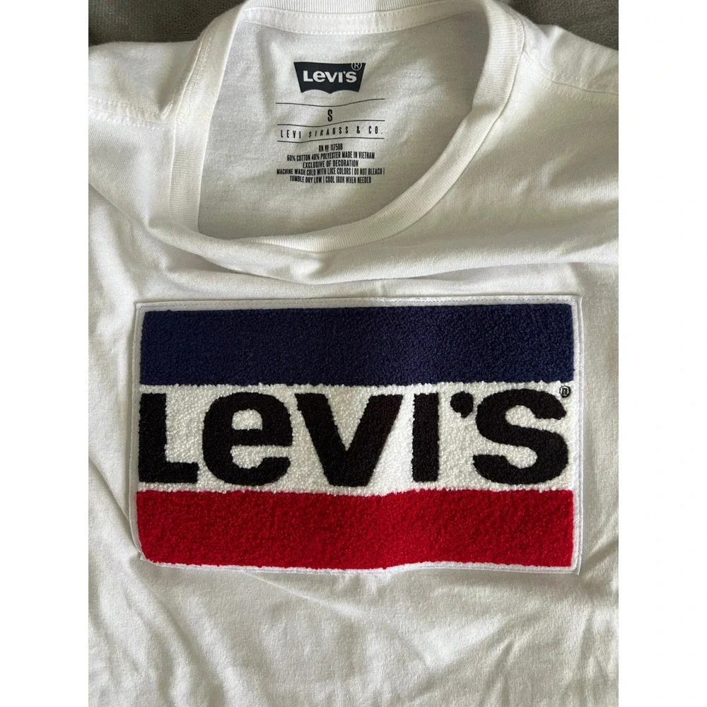 Levis‎ Mens Graphic T-Shirt Chenille Patch Logo Red White Blue Small NWOT USA